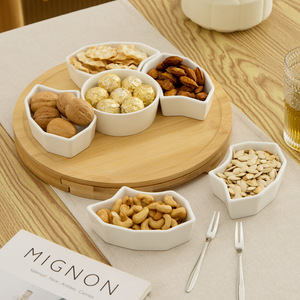 Ensemble de planches à fromage en bambou avec feuilles d'érable bleues, couverts et plateaux en céramique pour servir des collations et du fromage - Product Image 2