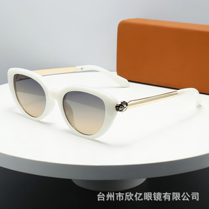 Gafas de Sol de Ojo de Gato para Mujer, Montura Completa de Metal, Protección UV400, Ligeras, Duraderas, Modernas, con Ajuste Cómodo - Product Image 5