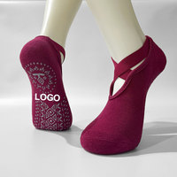 Chaussettes de sport respirantes antidérapantes pour femmes, avec logo personnalisé sur le corps et sangles croisées, idéales pour les séances de Pilates