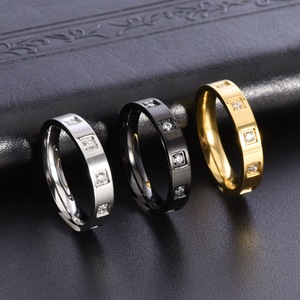 Nuevo Anillo de Alta Gama para Mujer, Estrecho, de Oro de 18K, Grabado a Cuadros con Diamantes, Estilo Perfume Pequeño - Product Image 3