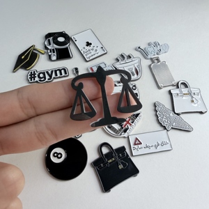 Nouvelle Broche en Métal Émaillé Souple Noir et Blanc Minimaliste 2026, Personnalisable avec Croix Arabe Gravée, Motifs Tendance pour Décoration Intérieure - Product Image 4