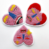 Écussons en chenille brodés personnalisés avec logo en forme de cœur pour vêtements, écussons en chenille brodés avec des paillettes colorées