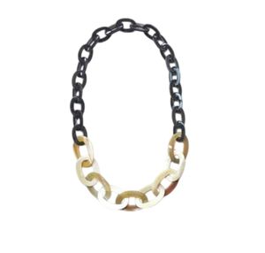 Collar Hecho a Mano con Cuerno de Búfalo y Cadena de Perlas y Diamantes, Joyería Sostenible - Product Image 4