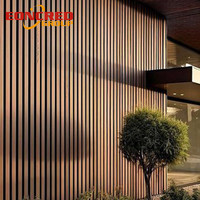 Panneau mural WPC moderne en imitation bois, imperméable et résistant aux intempéries, revêtement mural extérieur pour la décoration de façade
