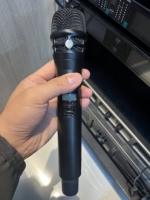 AD4D 2 canaux double UHF True Diversity Digital Professional Wireless Karaoke Mic Metal Silver Mic avec KSM8 pour la performance