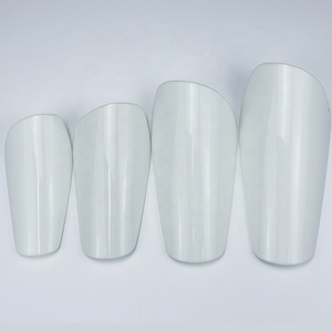 Espinilleras de Fútbol Personalizadas con Inserciones Esmeriladas de PU en Blanco para Sublimación con Función de Protección para Fútbol - Product Image 6