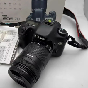 Cámara Digital <span class=keywords><strong>Canon</strong></span> 7D Original con Lente de 18-135 mm en Buen Estado, Cámara SLR de 18 MP - Product Image 1