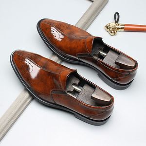 Zapatos de Cuero Casuales de Negocios, Estilo Otoñal, Modelo Brook Carving, con Punta en Pico, para Hombre, que Aumentan la Altura, Impermeables - Product Image 2