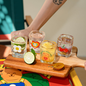 Verres <span class=keywords><strong>à</strong></span> shot en verre <span class=keywords><strong>à</strong></span> motifs de dessins animés, 2 mini-tasses <span class=keywords><strong>à</strong></span> saké Liang, ensemble créatif de petits gobelets <span class=keywords><strong>à</strong></span> vin pour shot unique avec boîte cadeau - Product Image 4