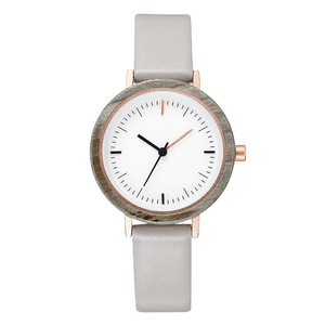Reloj de Madera Unisex de Diseño Nuevo y Alta Calidad con Correa de Cuero - Product Image 1