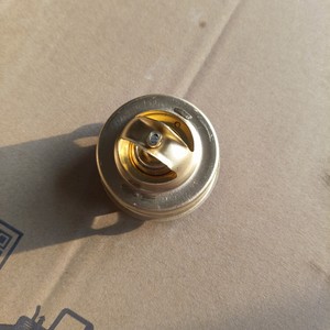 Thermostat pour excavatrice Hyundai 180-7, XJAF-00735, pour remplacement et réparation de la pièce de refroidissement du moteur - Product Image 1