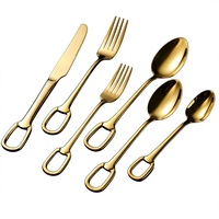 Ensemble de couteau, fourchette et cuillère en acier inoxydable 304 avec design minimaliste moderne, finition miroir et anneaux de suspension