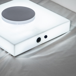 Base lumineuse rotative rechargeable Présentoir de bureau pour bijoux Présentoir de magasin Personnalisation de la boîte lumineuse - Product Image 5