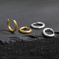 13mm 15mm Boucles d'oreilles Huggie en argent sterling 925 plaqué or 18 carats avec finition mate minimaliste pour femmes et filles