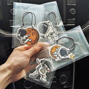 Rafraîchisseur d'air suspendu de luxe personnalisé Petite <span class=keywords><strong>voiture</strong></span> en papier noir avec bonne <span class=keywords><strong>odeur</strong></span> Parfum Style moderne Arbres personnalisés Logo pour <span class=keywords><strong>voiture</strong></span> - Product Image 4