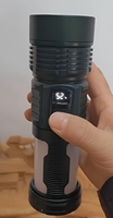 Lampe torche LED à zoom télescopique avec affichage numérique, source de lumière 3 couleurs, mise au point réglable, étanche IP44, portable et rechargeable pour