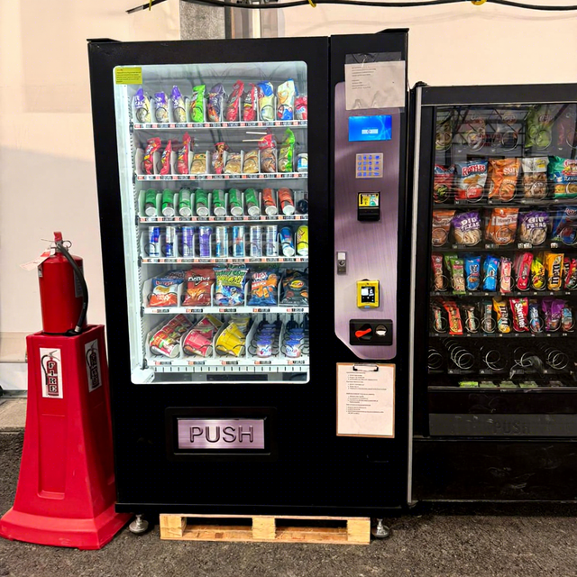 Bulk Vending Machine for Chips, Candy, and Cans with Reliable Cooling