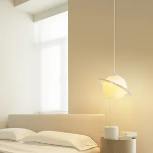 Nouveau design créatif planète petite lampe suspendue saturne lampe décorative pour chambre à coucher chevet lustre led