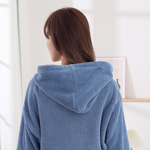 Vente en gros de vêtements de nuit de couleur unie pour femmes pour la maison, logo personnalisé, peignoir en velours corail confortable et épais pour l'hôtel, <span class=keywords><strong>spa</strong></span> et baignade - Product Image 4