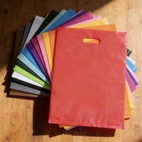Sacs en plastique personnalisés en PE avec poignée à quatre doigts pour lunettes, vêtements, cosmétiques et marchandises de magasin