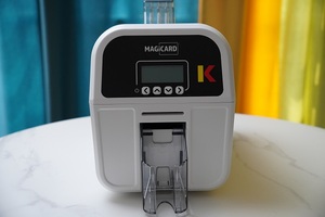 Imprimante de cartes d'identité haute performance Magicard K, imprimante de cartes en PVC plastique recto-verso - Product Image 4