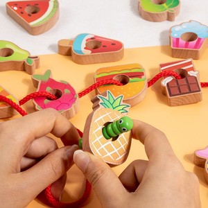 Gioco Educativo Montessori per Bambini: Giocattolo in Legno per Infilare Frutta e Imparare a Riconoscere le Forme - Product Image 5