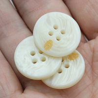 Botón de 4 agujeros de grano de madera de imitación Beige crema, botones redondos de resina de cuatro ojos para camisa de suéter cortavientos