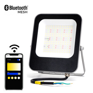 Foco inteligente RGBW de 20W con conectividad Bluetooth Mesh, ideal para iluminar y personalizar espacios con control remoto. - Product Image 1