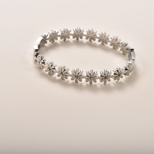 Bracelet en acier inoxydable motif marguerite mignon, plaqué or rose/or/argent, avec zircone cubique, étanche et inaltérable, idéal comme cadeau - Product Image 3
