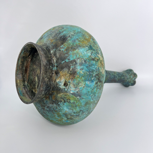 Vaso a bulbo d'aglio in bronzo pratico in metallo per conservare il vino riscaldante che simboleggia lo stato sociale e l'identità - Product Image 5