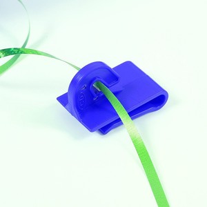 มีดตัดริบบิ้นพลาสติกสีสันสดใสแบบเป็นมิตรกับสิ่งแวดล้อมสำหรับงานขายส่ง ใช้ตัดลูกโป่งและของตกแต่งงานรับปริญญา - Product Image 4