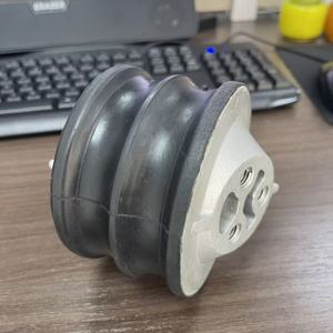 Montaje del Motor 1336885 1778530 1469278 Camisa de Goma del Motor Usada para Camión SC Serie 4 P/Q/R/T Serie Tres Agujeros - Product Image 3