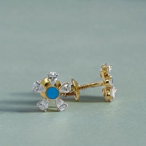 Elegantes Pendientes de Flor de Oro de 22K con Centro de Piedra Azul y Pétalos de Diamantes, Joyería de Diseño Elegante para Mujer, Uso Diario - Product Image 2