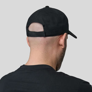 Casquette minimaliste de couleur unie avec devant épuré et sangle en tissu réglable, conçue pour les hommes recherchant une esthétique moderne et discrète - Product Image 6