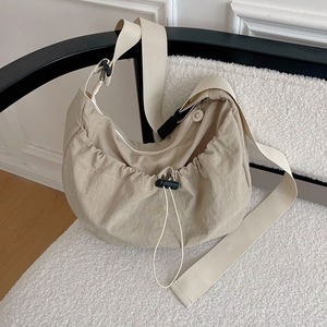Sac en tissu nylon vert riz avec bandoulière réglable et poche zippée, sacoche bandoulière pour tenues quotidiennes, été 2024 - Product Image 3