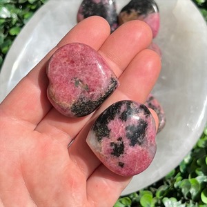 Wholesale High Quality Healing Crystal Crafts Natural <b>Small</b> Rhodonite Crystal Heart for Home Decoration and Energy - Product Image 1