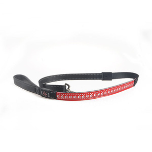 <span class=keywords><strong>Collar</strong></span> de perro parpadeante <span class=keywords><strong>LED</strong></span> recargable por USB, <span class=keywords><strong>Collar</strong></span> de nailon ajustable para mascotas, 3 modelos brillantes, decoración de piel, seguridad nocturna, brillo oscuro - Product Image 4