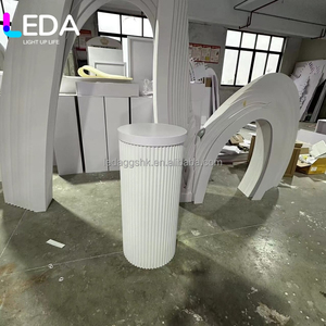 แผงตกแต่งฉากหลังงานแต่งงานทรงโค้งอะคริลิคสีขาวแบบปรับแต่งได้ของ LEDA ทำจาก PVC สำหรับงานเลี้ยงฉลองสมรส - Product Image 6