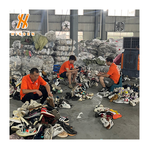 Venta al por Mayor <span class=keywords><strong>de</strong></span> Fábrica <span class=keywords><strong>de</strong></span> Zapatos <span class=keywords><strong>de</strong></span> Fútbol <span class=keywords><strong>Sala</strong></span> Usados Originales <span class=keywords><strong>de</strong></span> Marca para Hombre, Lote Mixto para Exportación - Product Image 1