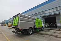 Camion balayeuse de voirie diesel 4x2 avec aspiration |   Véhicule de balayage et de collecte des ordures municipales avec lavage haute pression