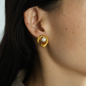 Pendientes de Perlas con Engaste Geométrico Dorado para Uso Diario EH85 - Product Image 2
