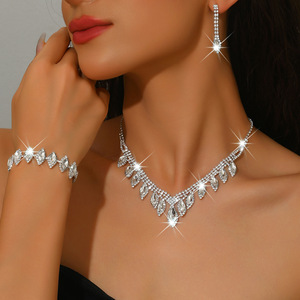 תליון יוקרה מבריק בהתאמה אישית, עגילי חתונה, צמיד סגסוגת נחושת שרשראות לנשים סט תכשיטים אופנה - Product Image 1