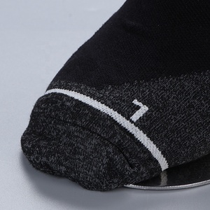 Chaussettes athlétiques unisexe à motifs artistiques et patchwork, <span class=keywords><strong>avec</strong></span> soutien de la voûte plantaire, rembourrées et respirantes, pour la course, la <span class=keywords><strong>gym</strong></span> et la mode urbaine - Product Image 4