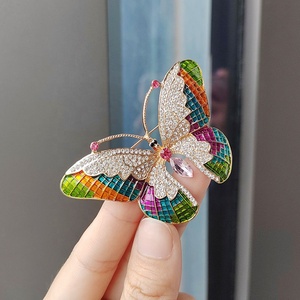 2024 nuevo esmalte barato colorido mariposa aleación broches Rosa Animal pines joyería mujer diamantes de imitación insecto vestido traje broche - Product Image 3