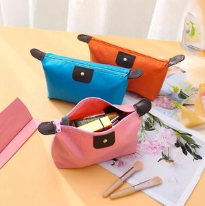 Mini sac de maquillage en polyester à motif de bonbons avec fermeture éclair de voyage à la mode avec logos personnalisés pour le <span class=keywords><strong>rangement</strong></span> du maquillage - Product Image 2