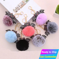 Porte-clés en peluche chauve-souris en cuir PU pour Halloween, pompon coloré, pendentif de sac à dos, décoration de porte-clés, vente en gros disponible, personnalisable