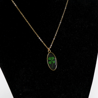 Collier trèfle à quatre feuilles véritable pour femme, personnalisable en usine, avec pendentif porte-bonheur en résine transparente simple