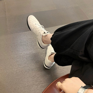 รองเท้าผ้าใบหนังแท้ทรงหนา สไตล์เรโทร สีสันแฟชั่นทันสมัย ดีไซน์ดั้งเดิม ใส่สบาย เหมาะสำหรับฤดูใบไม้ผลิ/ฤดูร้อน/ฤดูใบไม้ร่วง - Product Image 5