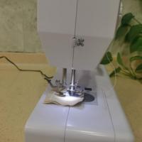 Meilleur prix Machine à coudre électrique portable à double vitesse Mini conception à aiguille simple pour un usage domestique