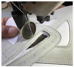 <span class=keywords><strong>รองเท้า</strong></span>หนังวัวใส่ได้ทั้งชายและหญิง,<span class=keywords><strong>รองเท้า</strong></span>ลำลองแบบผูกเชือกส้นเตี้ย<span class=keywords><strong>รองเท้า</strong></span>เทนนิสแฟชั่นสำหรับวิ่งใส่สบายรองเท้าคู่ขนาดใหญ่พิเศษสีขาว - Product Image 5